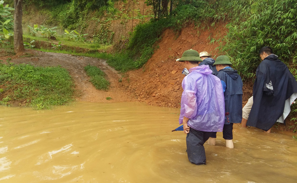Nhiều khu vực vẫn bị cô lập. Nhiều khu vực vẫn bị cô lập.