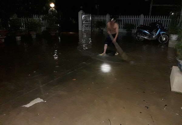 Người dân Bảo Yên chạy lũ trong đêm. Người dân Bảo Yên chạy lũ trong đêm.