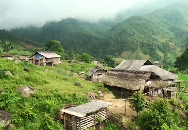 Các hộ dân nằm trong vùng nguy hiểm tại thôn Nậm Bắt, xã Tân Tiến.