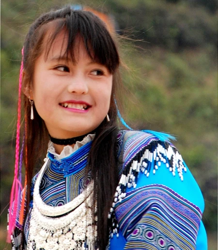 Rạng rỡ nụ cười thiếu nữ dân tộc Mông ảnh 5
