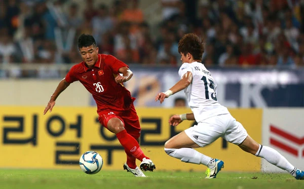 Đức Chinh bỏ lỡ những cơ hội ngon ăn trước khi rời sân do chấn thương.