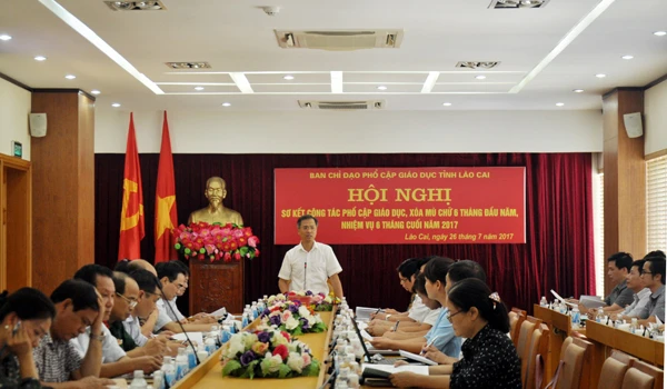 Đồng chí Đặng Xuân Thanh, Phó Chủ tịch UBND tỉnh, Trưởng Ban Chỉ đạo PCGD tỉnh phát biểu chỉ đạo hội nghị.