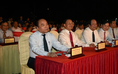 Thủ tướng và các đại biểu dự chương trình.