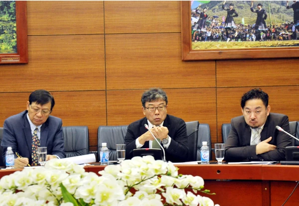 Ông Shunji Nomura, Tổng giám đốc công ty Ja –pan – ri – líp (Nhật Bản) nêu ý kiến.