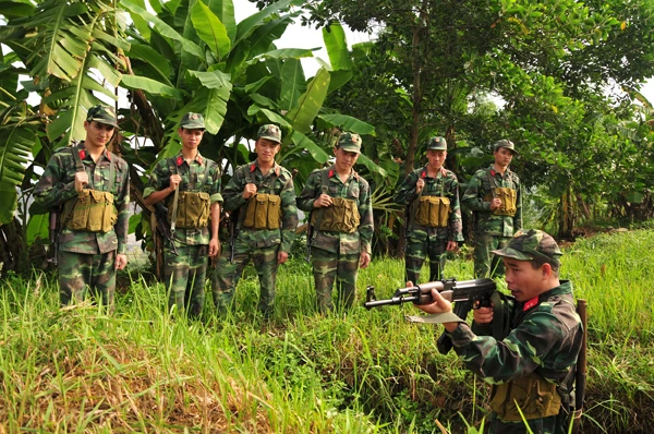 Tích cực huấn luyện, xây dựng lực lượng chính quy, tinh nhuệ. Ảnh: Phạm Vũ Sơn Tích cực huấn luyện, xây dựng lực lượng chính quy, tinh nhuệ. Ảnh: Phạm Vũ Sơn