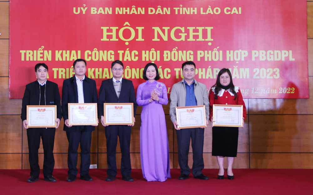 Nâng cao hơn nữa hiệu quả công tác phối hợp phổ biến, giáo dục pháp luật, công tác tư pháp ảnh 7