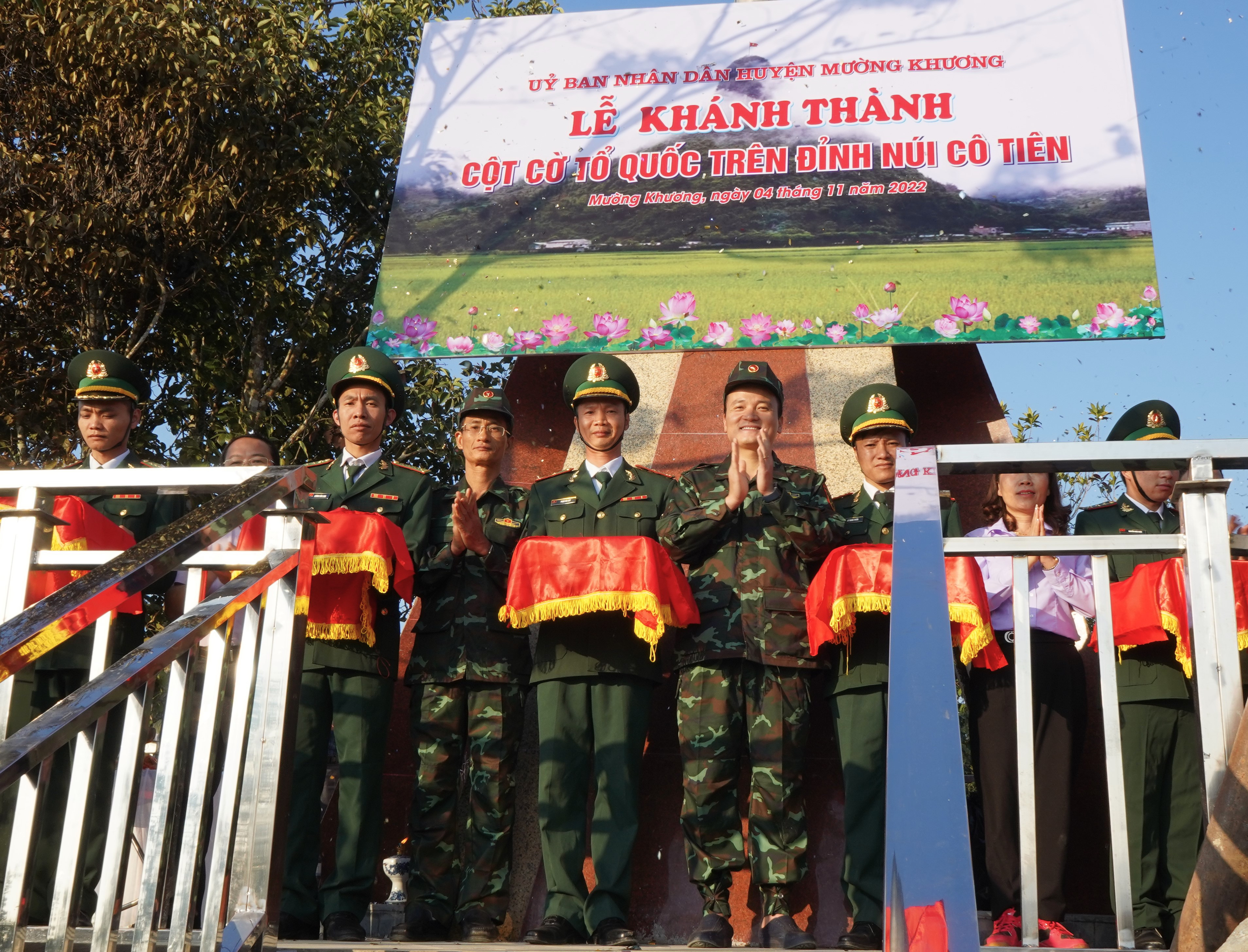 Đại biểu tham dự lễ khánh thành.