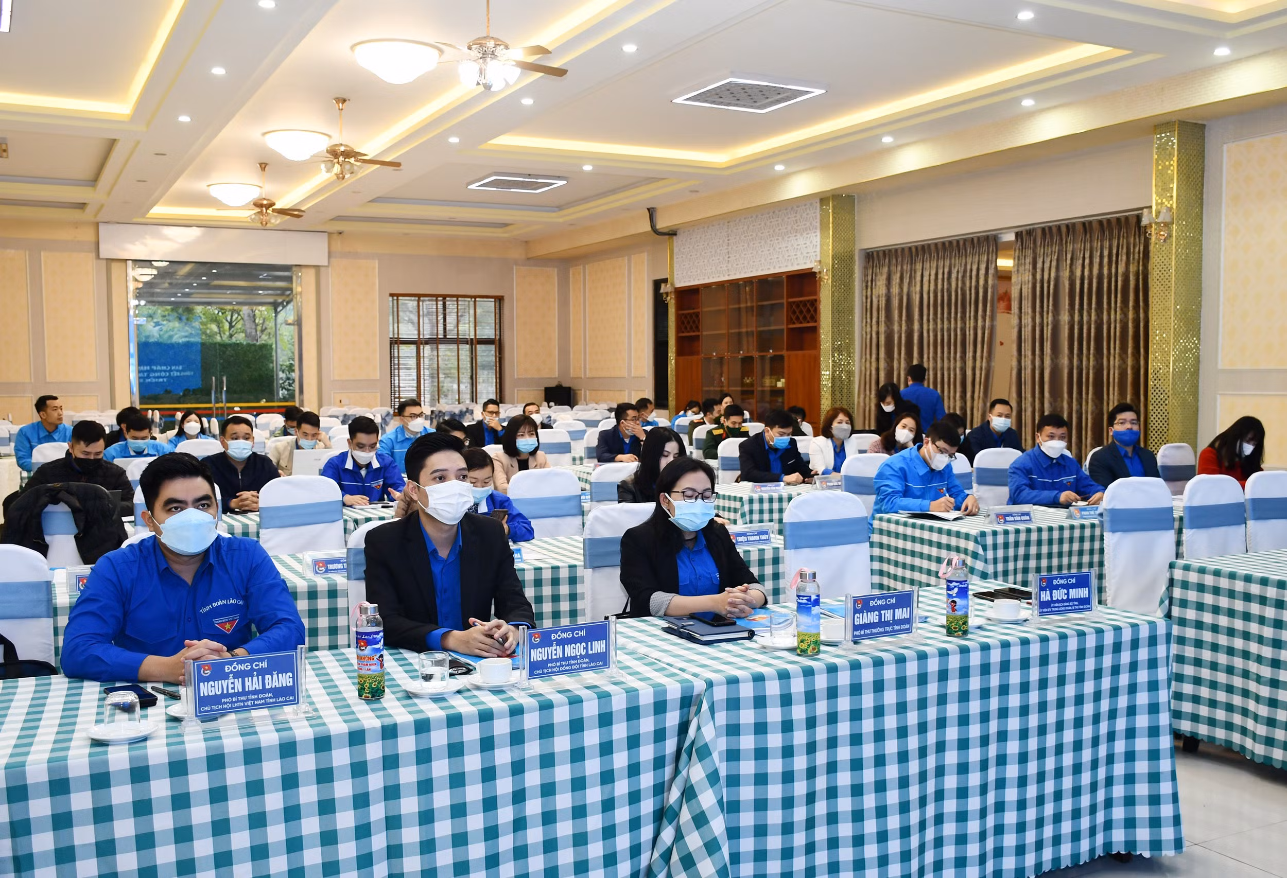 Các đại biểu dự hội nghị.