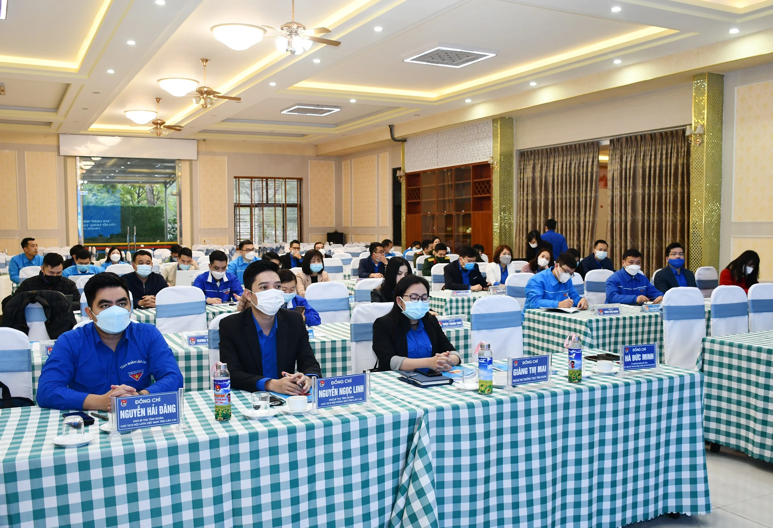 Các đại biểu dự hội nghị.