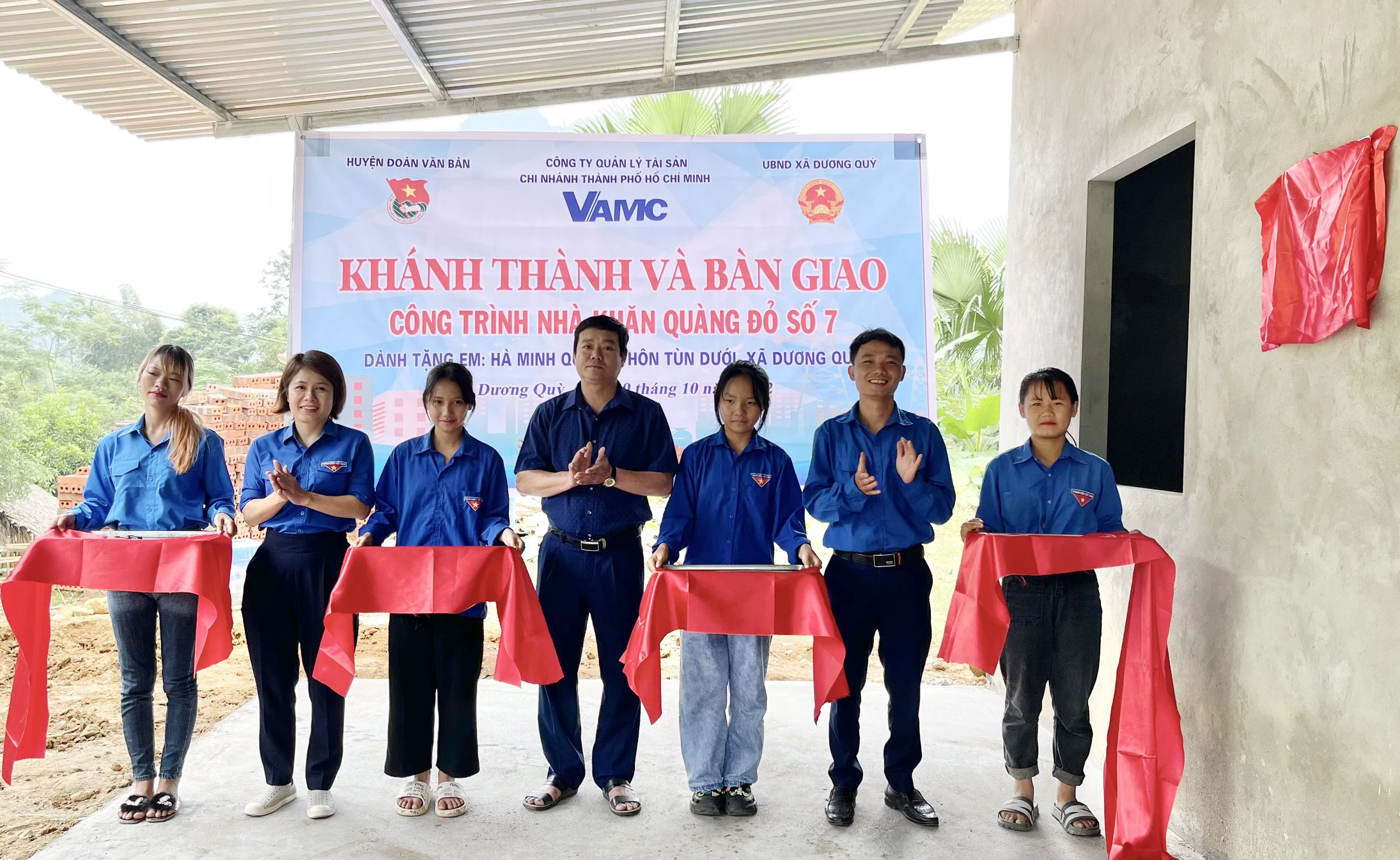 Khánh thành và bàn giao nhà "Khăn quàng đỏ" tại xã Dương Quỳ.