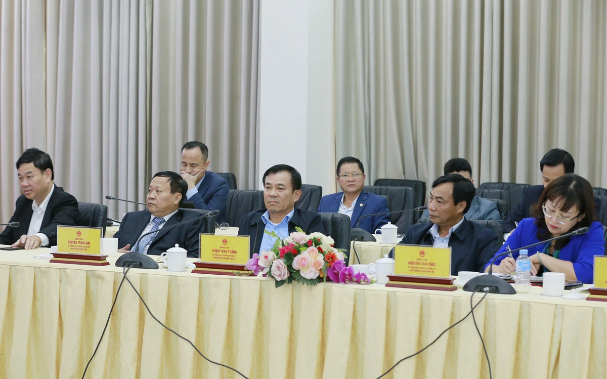 Các đại biểu tham dự hội nghị.