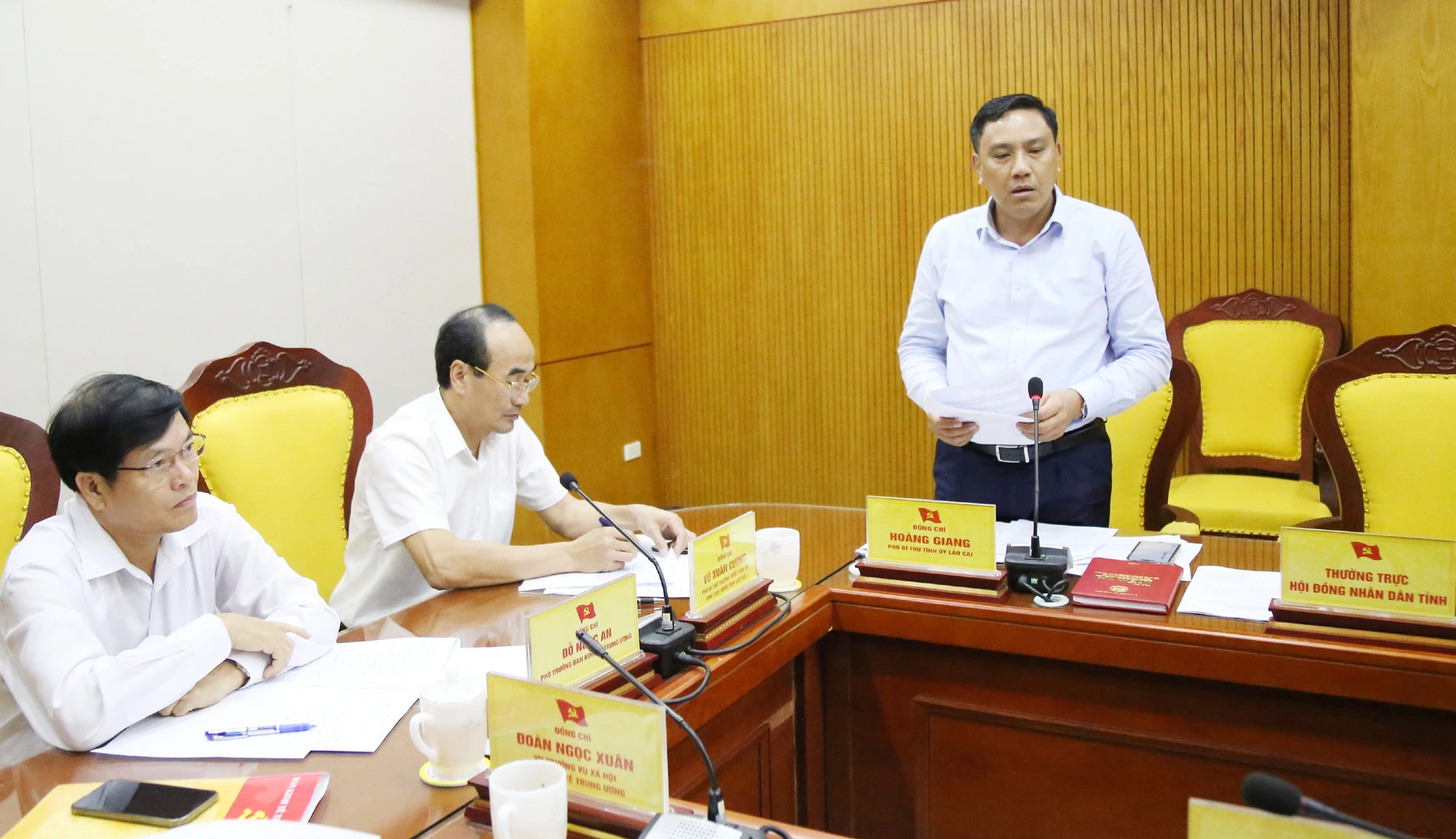 Đồng chí Hoàng Giang, Phó Bí thư Tỉnh ủy phát biểu tại buổi làm việc.