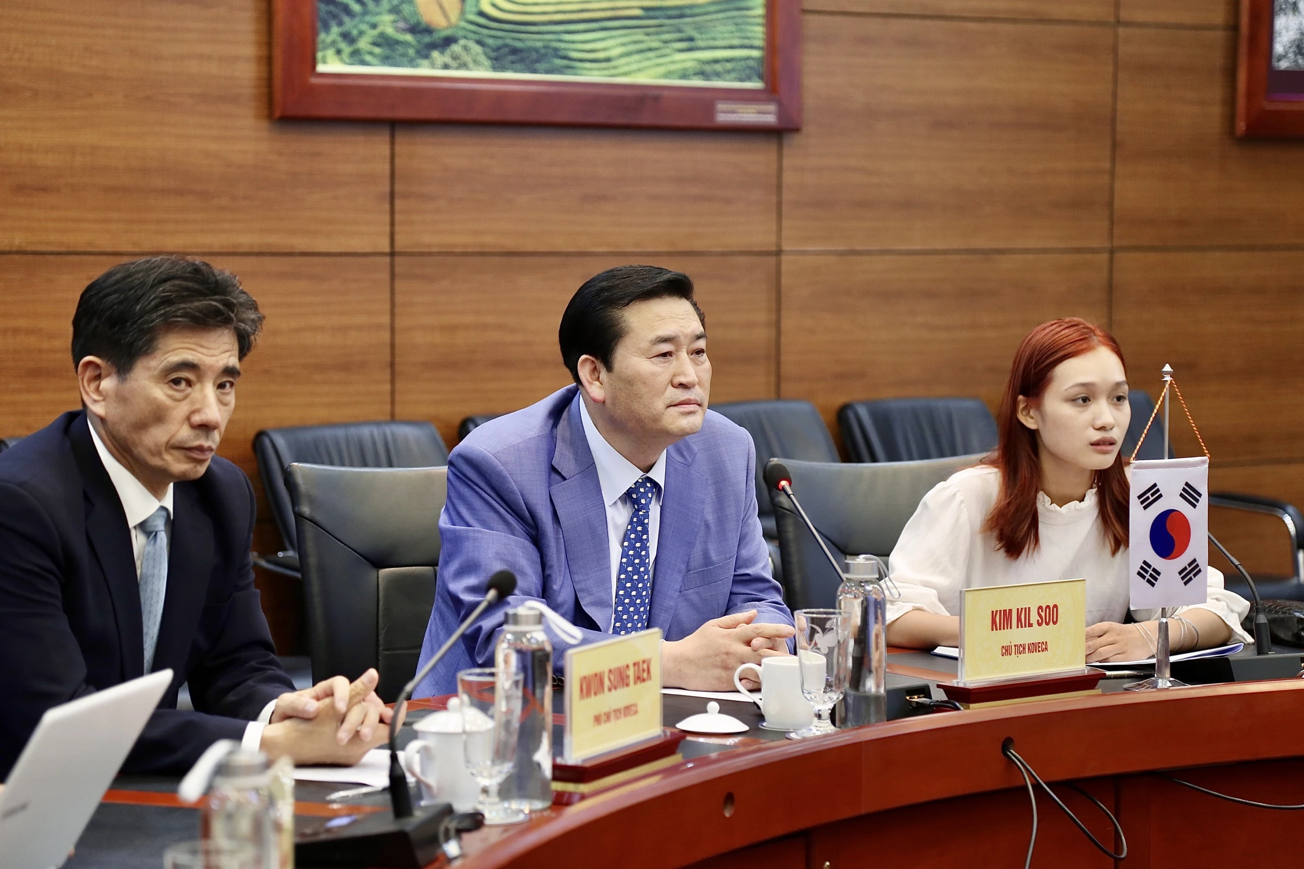 Chủ tịch UBND tỉnh Trịnh Xuân Trường tiếp và làm việc với Đoàn Chủ tịch Hiệp hội Kinh tế Văn hóa Hàn Quốc - Việt Nam ảnh 3