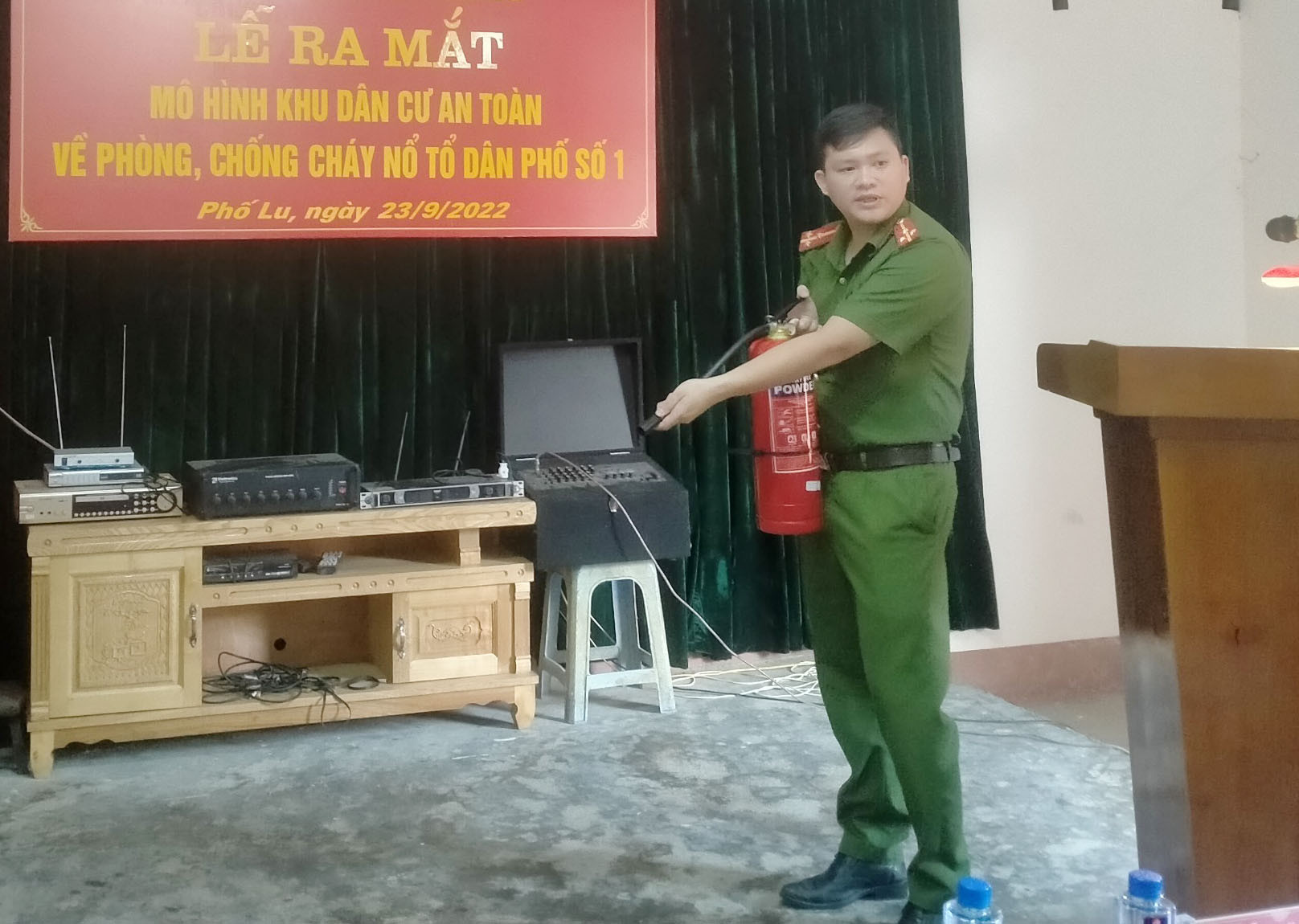 Hướng dẫn sử dụng phương tiện chữa cháy. Hướng dẫn sử dụng phương tiện chữa cháy.