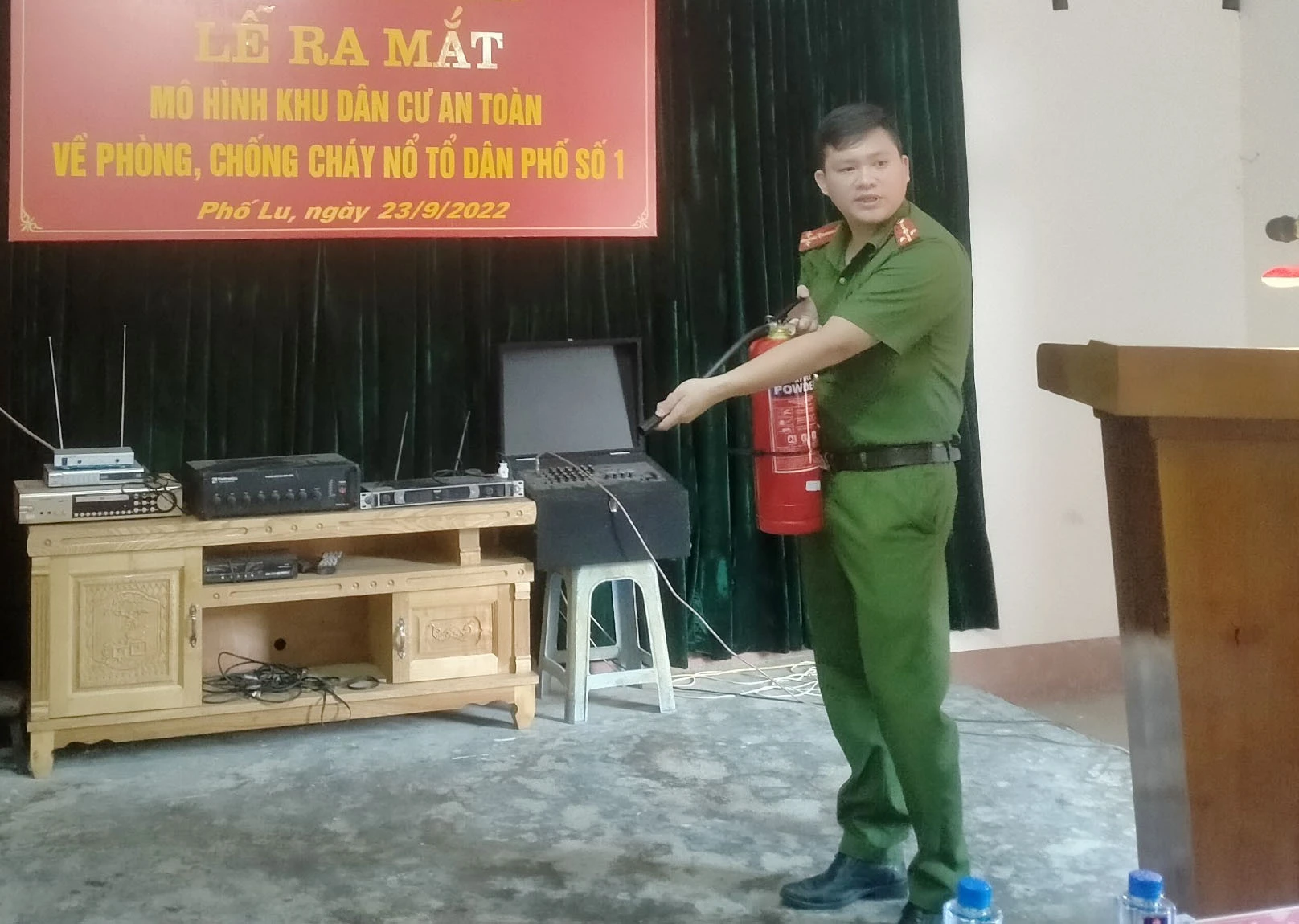 Hướng dẫn sử dụng phương tiện chữa cháy.