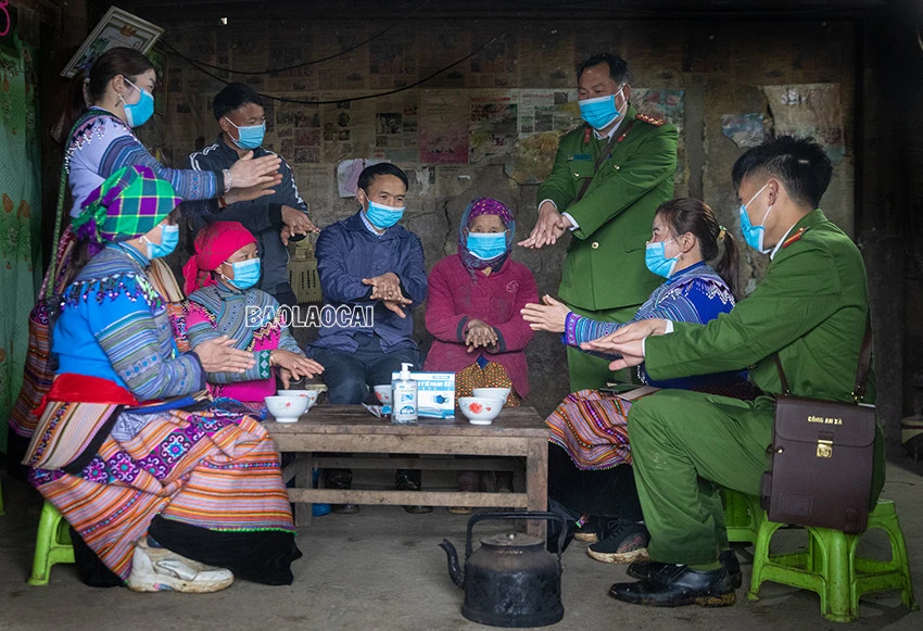 Chiến sỹ công an vì nhân dân phục vụ ảnh 4