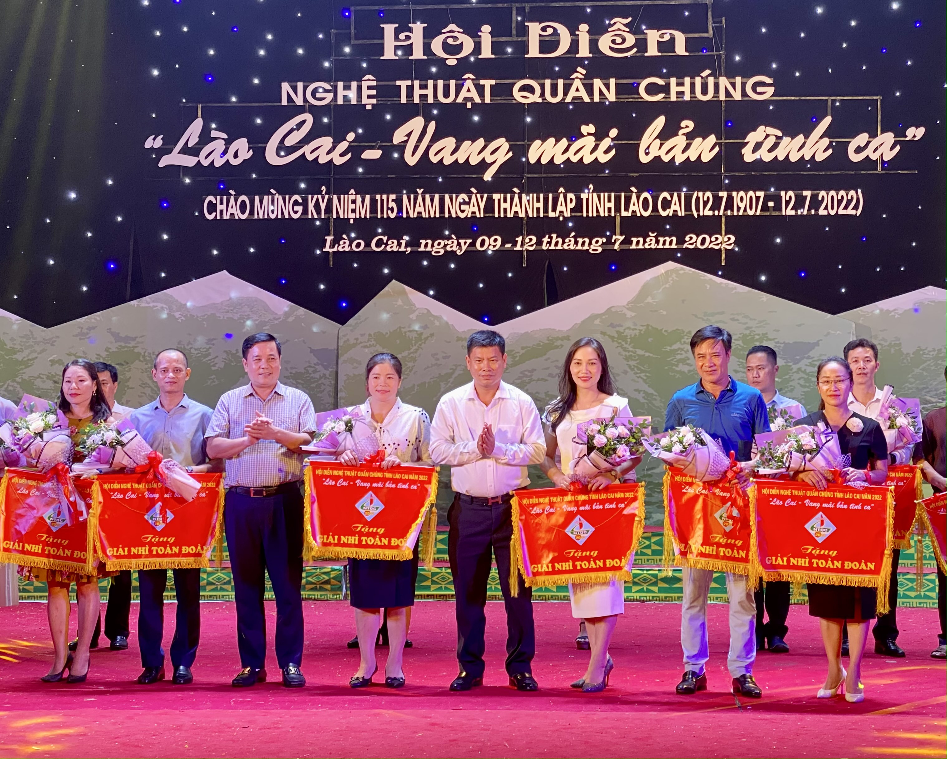 Bế mạc Hội diễn Nghệ thuật quần chúng tỉnh Lào Cai năm 2022 ảnh 3