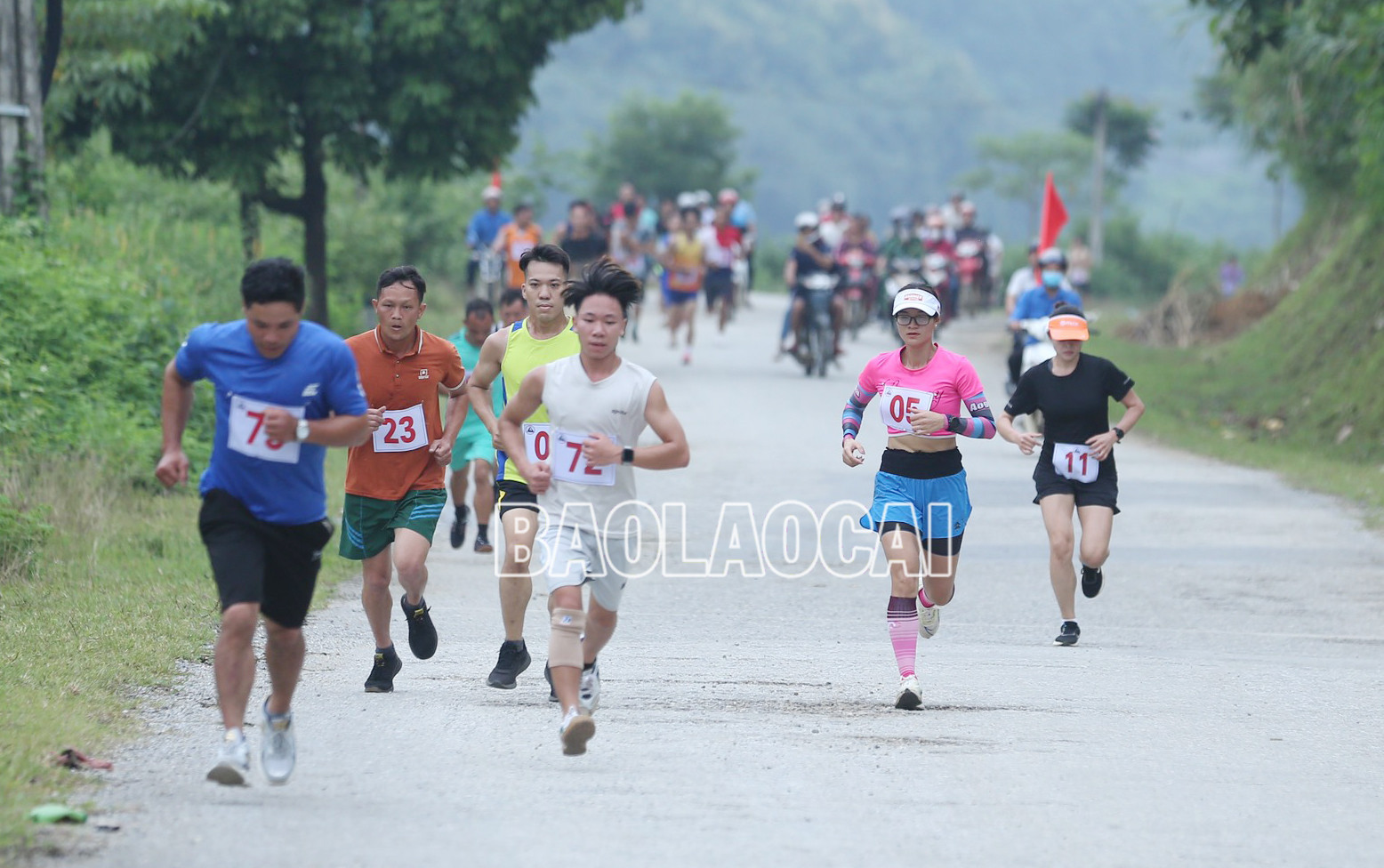 Khai mạc Giải chạy bán Marathon “Về thượng nguồn Lũng Pô - Nơi con sông Hồng chảy vào đất Việt” ảnh 5