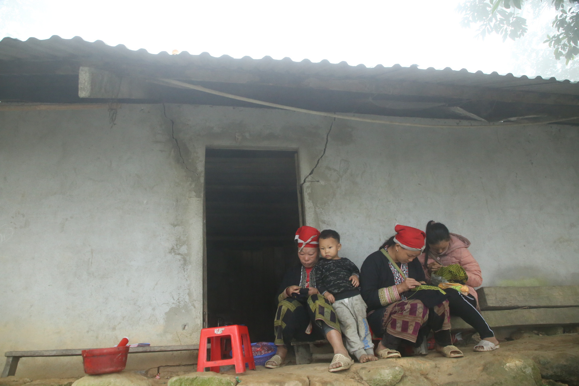 Tòng Sành: Một điểm trường và 6 hộ dân cần sớm được di dời ảnh 7