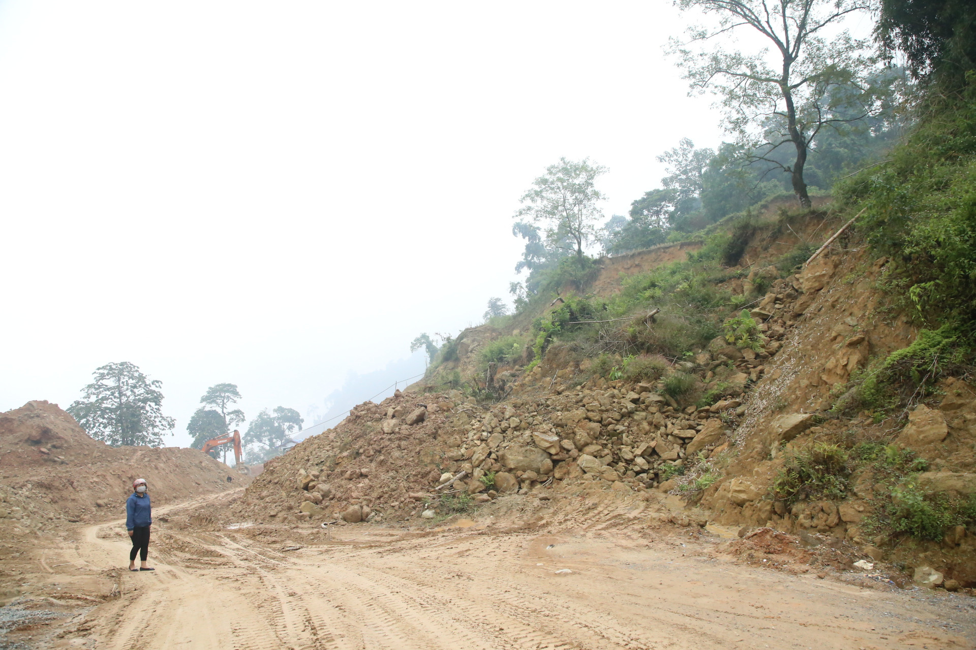 Tòng Sành: Một điểm trường và 6 hộ dân cần sớm được di dời ảnh 6