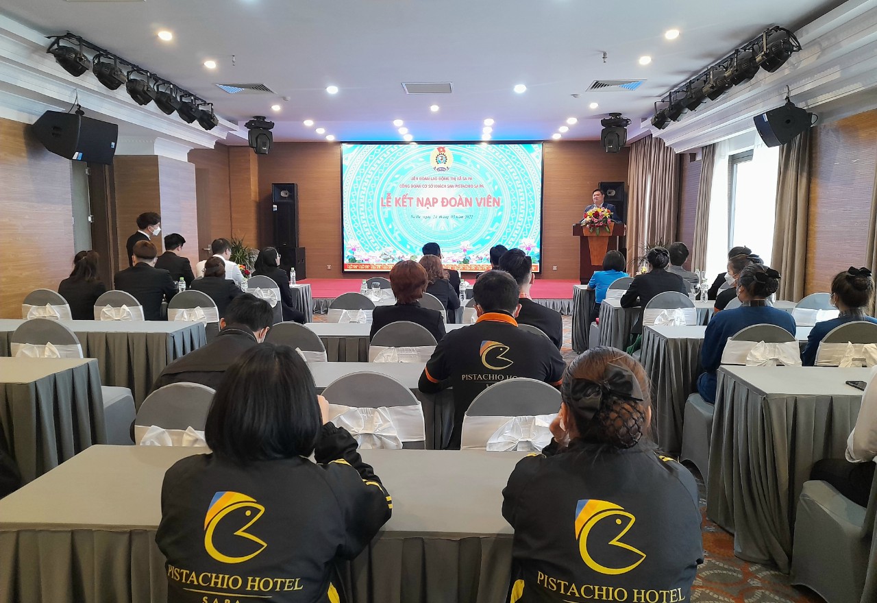 Thị xã Sa Pa: Kết nạp 732 đoàn viên công đoàn nhân Tháng công nhân ảnh 1