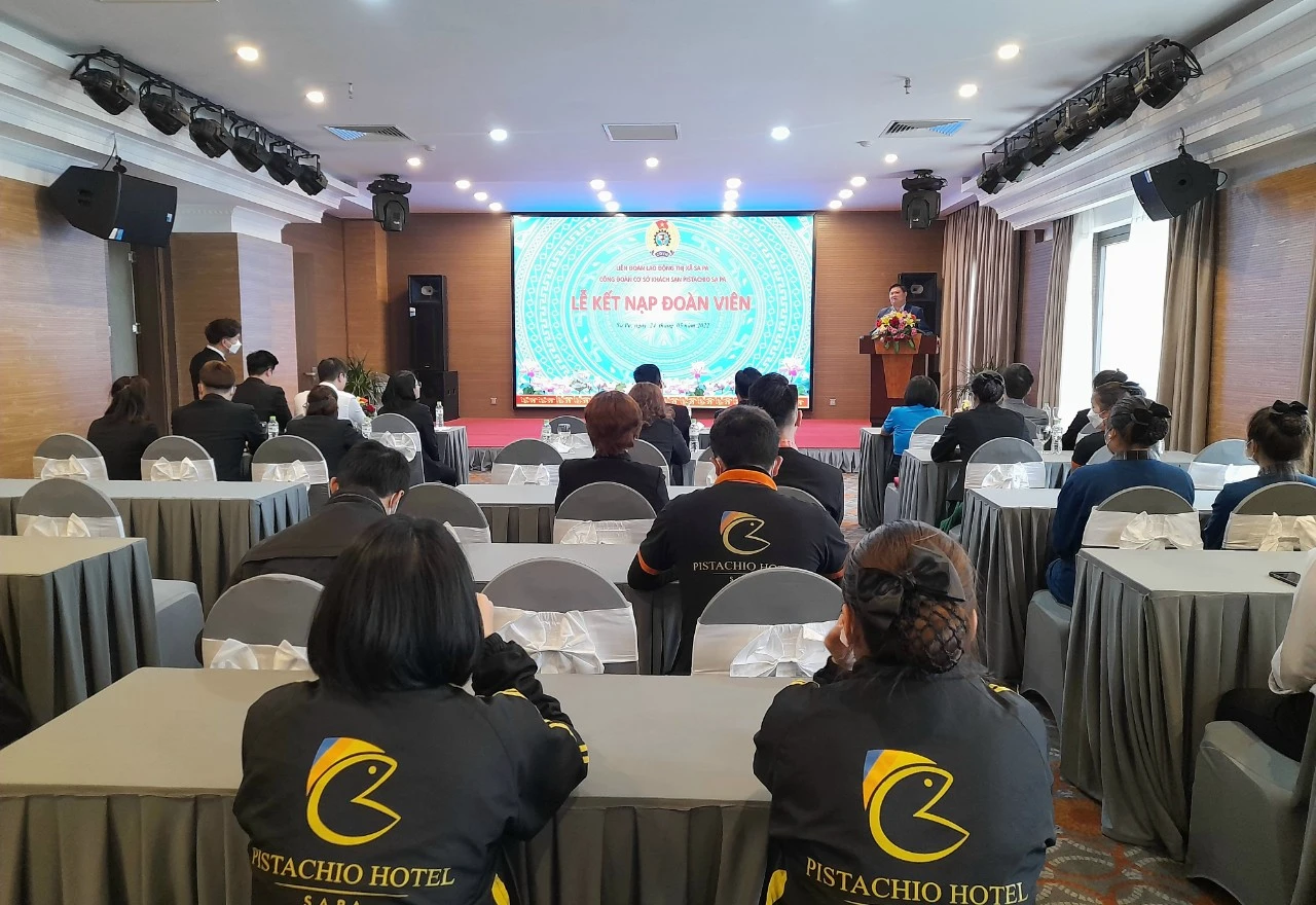 Thị xã Sa Pa: Kết nạp 732 đoàn viên công đoàn nhân Tháng công nhân ảnh 1