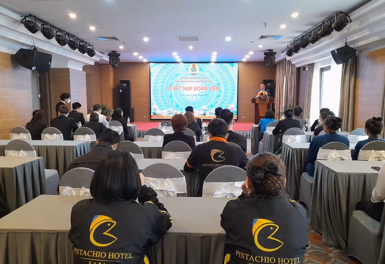 Thị xã Sa Pa: Kết nạp 732 đoàn viên công đoàn nhân Tháng công nhân ảnh 1