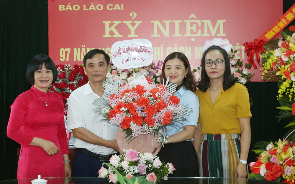 Các cơ quan, đơn vị, địa phương chúc mừng Báo Lào Cai nhân 97 năm Ngày Báo chí cách mạng Việt Nam ảnh 22