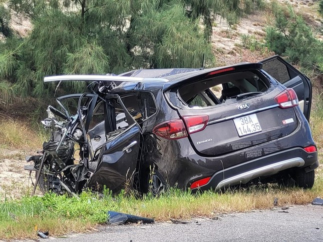 Tai nạn thảm khốc tại Quảng Bình, ít nhất 5 người thương vong ảnh 2 Tai nạn thảm khốc tại Quảng Bình, ít nhất 5 người thương vong ảnh 2