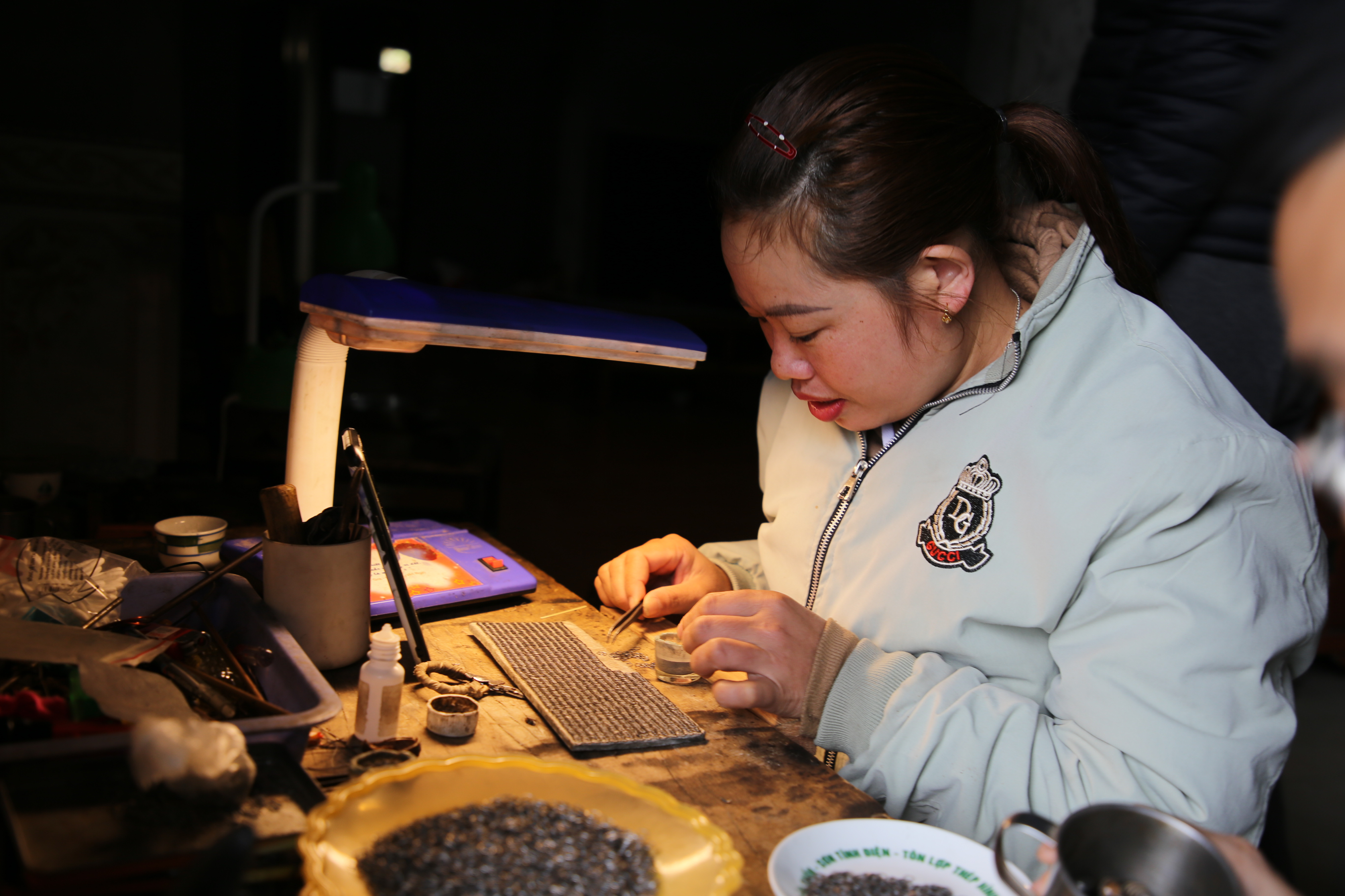 Chạm bạc là nghề thủ công truyền thống của người Dao.