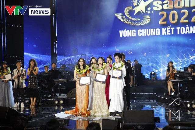 3 thí sinh giành giải nhì của 3 phong cách - Đoàn Hồng Hạnh (Nhạc nhẹ), Nguyễn Thị Vân Anh (Thính phòng) và Nguyễn Thị Thu An (Dân gian). 3 thí sinh giành giải nhì của 3 phong cách - Đoàn Hồng Hạnh (Nhạc nhẹ), Nguyễn Thị Vân Anh (Thính phòng) và Nguyễn Thị Thu An (Dân gian).