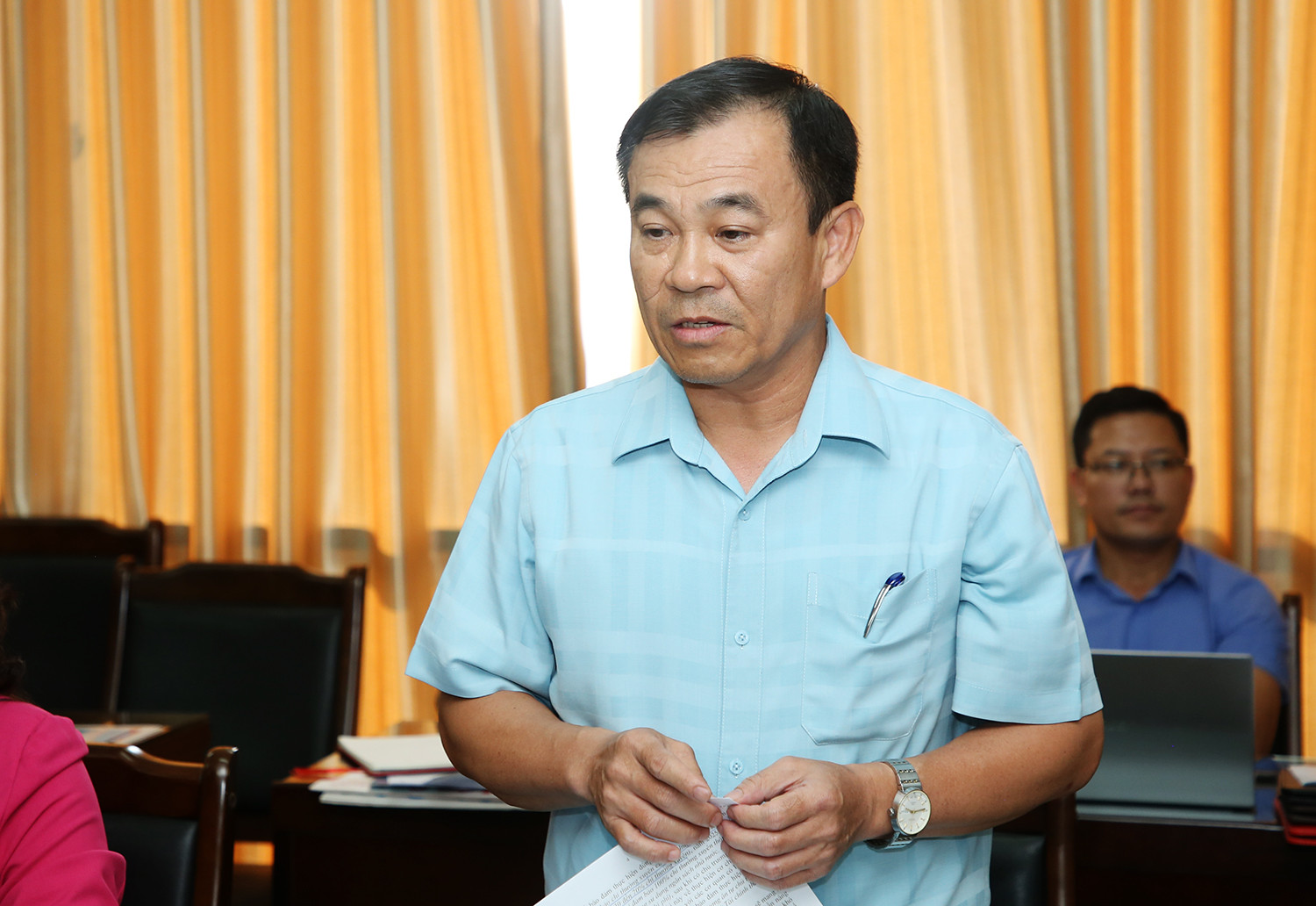 Các đại biểu phát biểu ý kiến tại buổi làm việc với Báo Lào Cai.