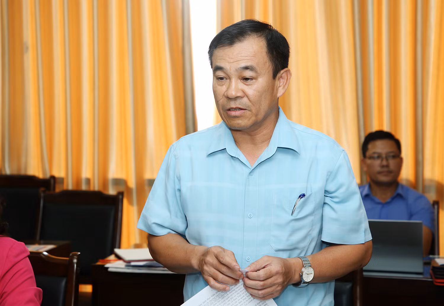 Các đại biểu phát biểu ý kiến tại buổi làm việc với Báo Lào Cai.