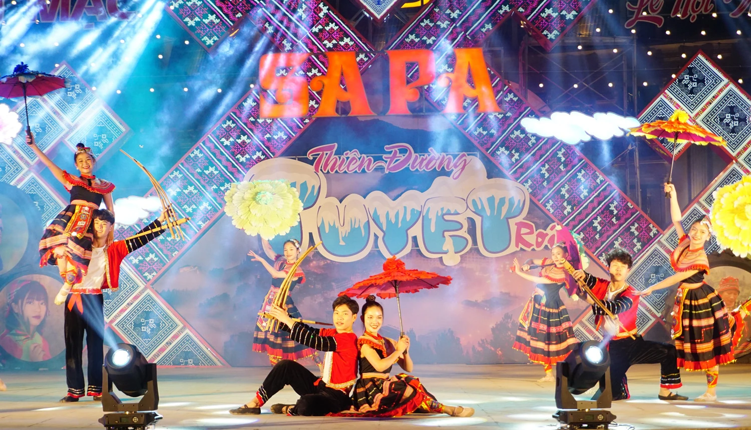 Tiết mục được dàn dựng công phu tại đêm khai mạc.