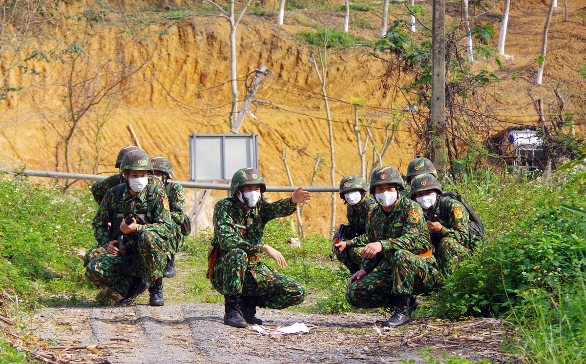 Tăng cường tuần tra, phát hiện, xử lý các vi phạm pháp luật trên biên giới. Tăng cường tuần tra, phát hiện, xử lý các vi phạm pháp luật trên biên giới.