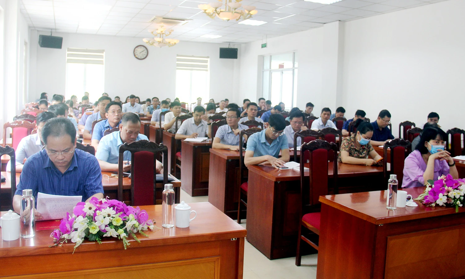 Các đại biểu dự hội nghị.