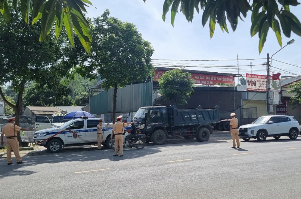 Công an thành phố Lào Cai triển khai đợt cao điểm kiểm tra, xử lý các hành vi vi phạm trên các tuyến giao thông.