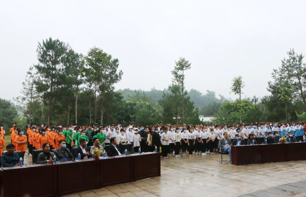 Hơn 1.000 sinh viên Phân hiệu Đại học Thái Nguyên tại Lào Cai tham gia chạy đều tập thể ảnh 1