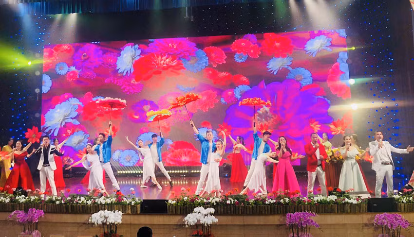 Văn nghệ chào mừng hội thi.