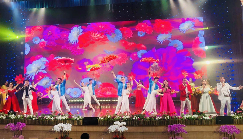 Văn nghệ chào mừng hội thi.