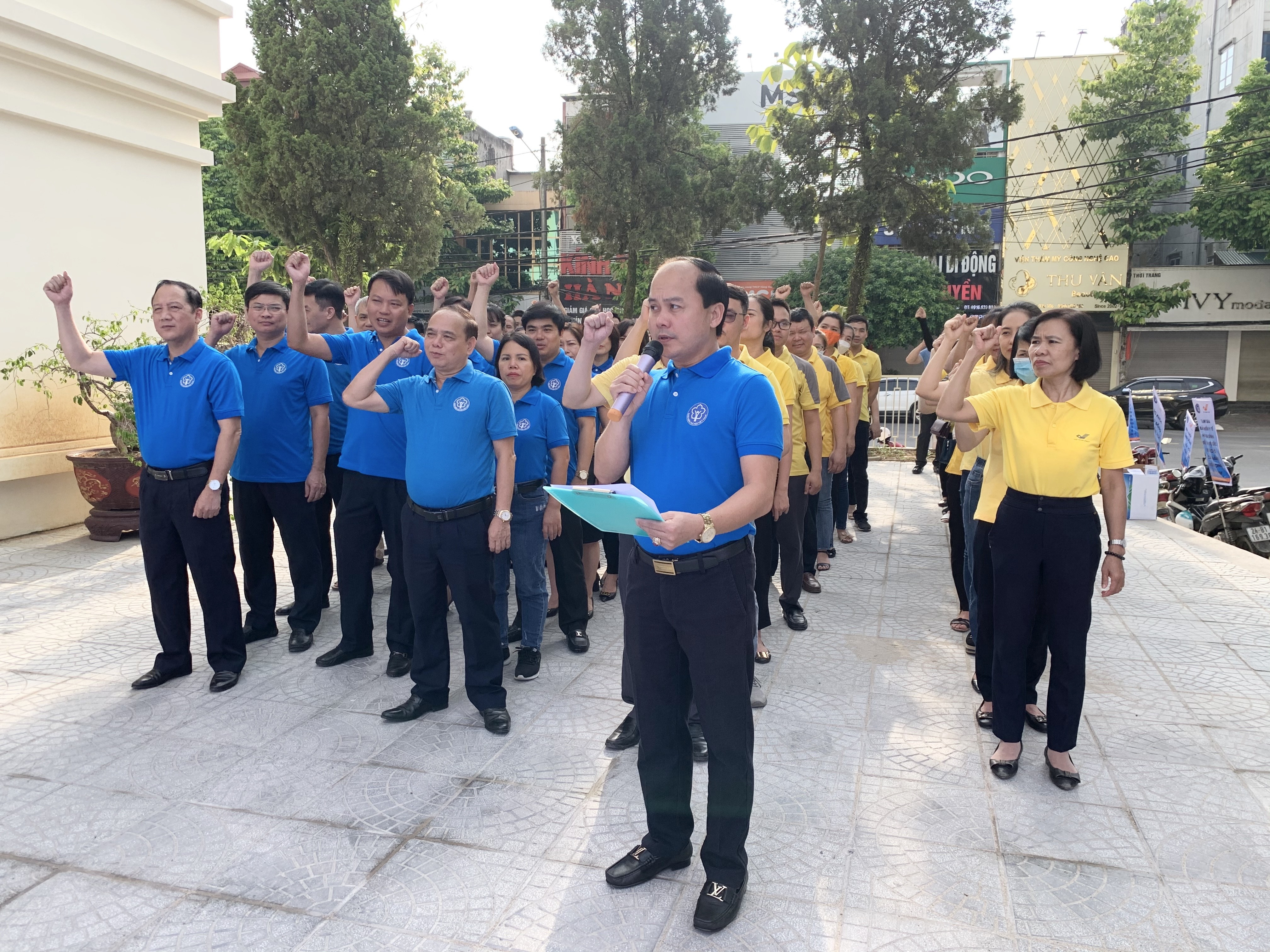 Ra quân hưởng ứng Ngày Bảo hiểm y tế Việt Nam ảnh 2 Ra quân hưởng ứng Ngày Bảo hiểm y tế Việt Nam ảnh 2