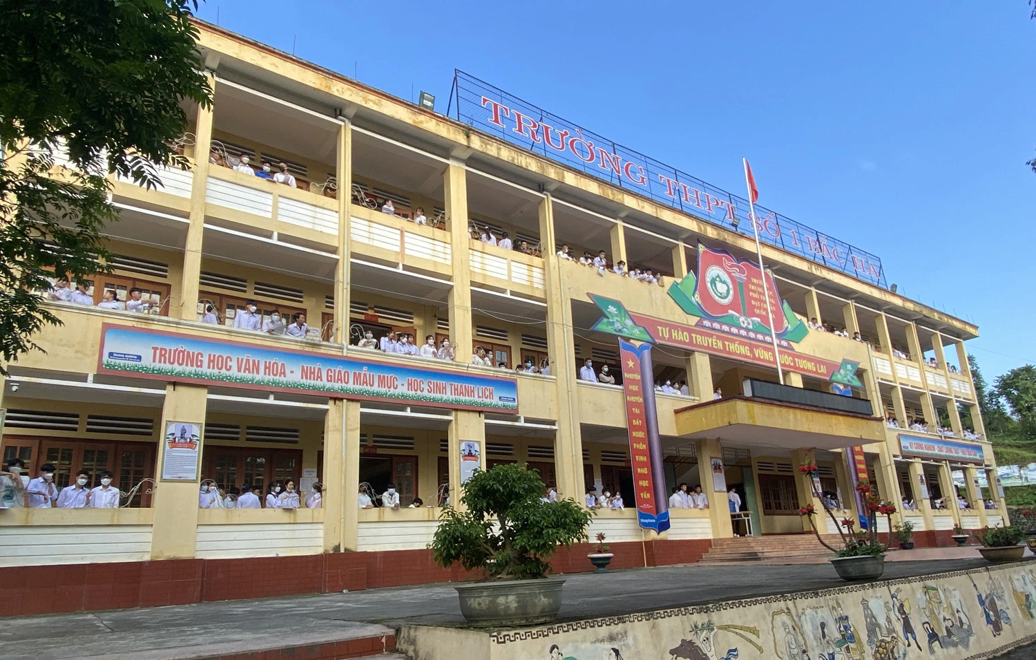 Khoảng 6 giờ 15 phút sáng, các thí sinh đã có mặt tại phòng thi.