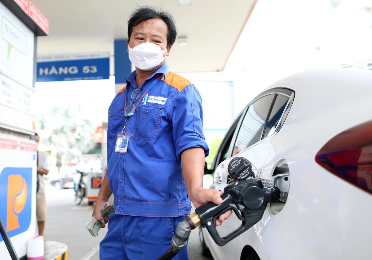  Ngày mai, xăng trong nước sẽ lên mốc 30.000 đồng/lít? ảnh 1