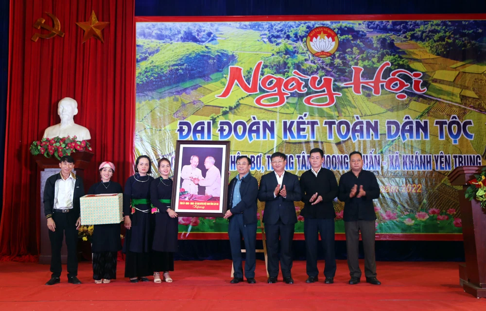 Các đồng chí lãnh đạo dự Ngày hội Đại đoàn kết toàn dân tộc năm 2022 ảnh 3