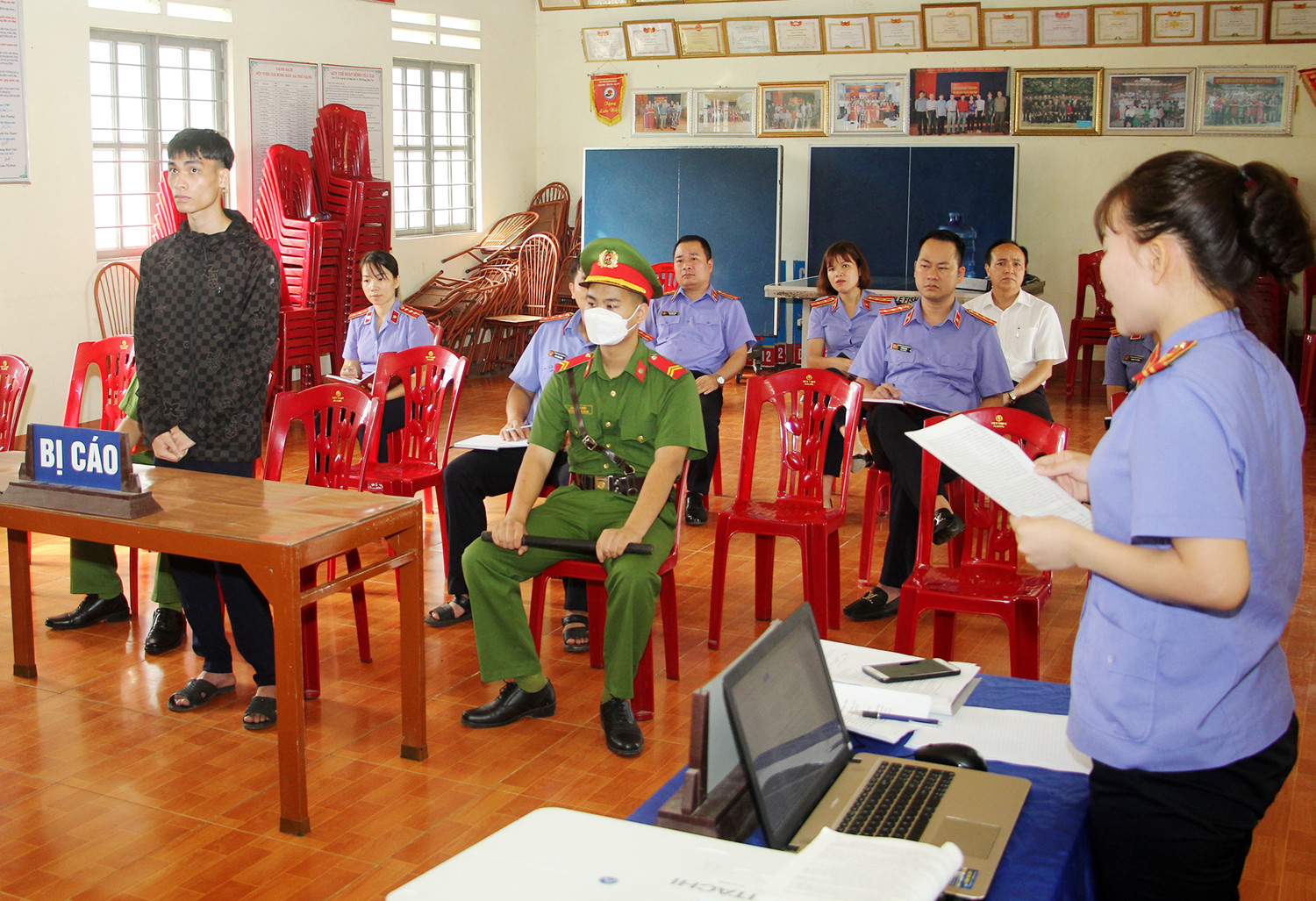 Nỗ lực hoàn thành nhiệm vụ được giao ảnh 2