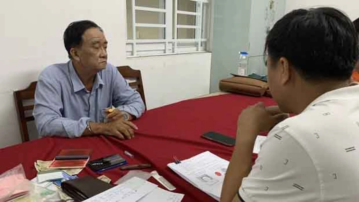 Đối tượng Nguyễn Thanh Bình tại cơ quan Công an. (Ảnh: TTXVN phát)