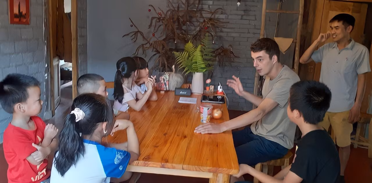 Lớp tiếng Anh giữa thung lũng Mường Hoa ảnh 2 Lớp tiếng Anh giữa thung lũng Mường Hoa ảnh 2