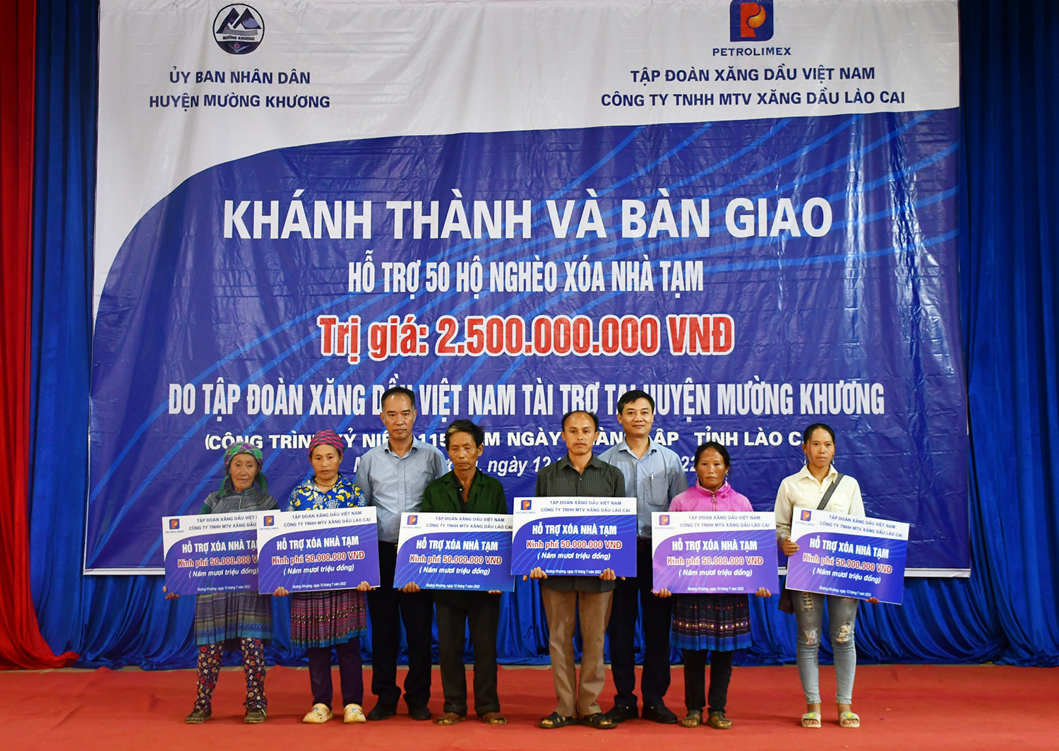 Mường Khương: Khánh thành và bàn giao hỗ trợ 50 hộ nghèo xóa nhà tạm ảnh 2