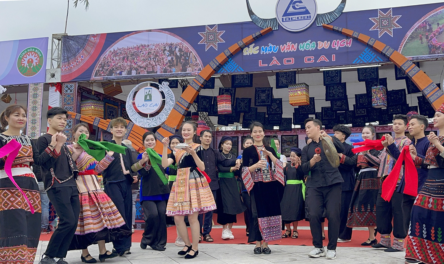 Không gian trưng bày, giới thiệu văn hóa các dân tộc Lào Cai tại Ngày hội. Không gian trưng bày, giới thiệu văn hóa các dân tộc Lào Cai tại Ngày hội.