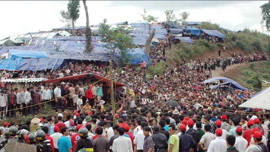Năm 2011, một số người dân ở các xã vùng cao do nhẹ dạ cả tin theo đối tượng truyền đạo trái phép đã bỏ nhà sang huyện Mường Nhé (Điện Biên) để tham gia cái gọi là “Nhà nước Mông”. Ảnh: Tư liệu